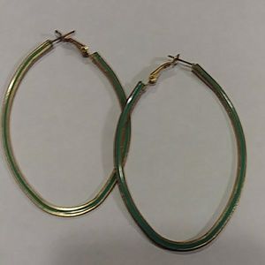 GOLD/GREEN LIGHTWEIGHT HOOP EARRINGS